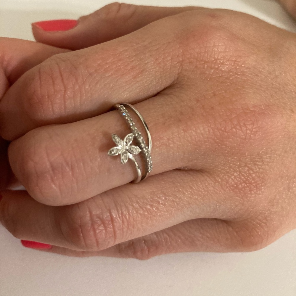 Solid 14k WG Diamond 5 Petal Flower Ring Fresh Fun - Picture 8 of 9